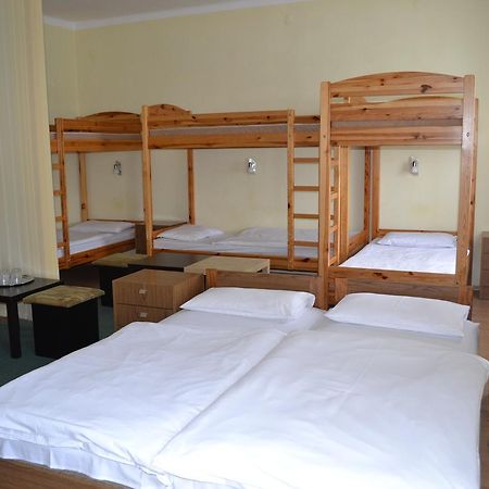 Lokomotiv Motel Eger Exteriör bild