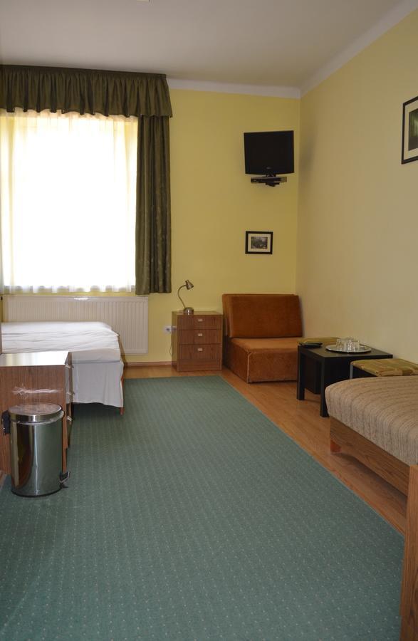 Lokomotiv Motel Eger Exteriör bild