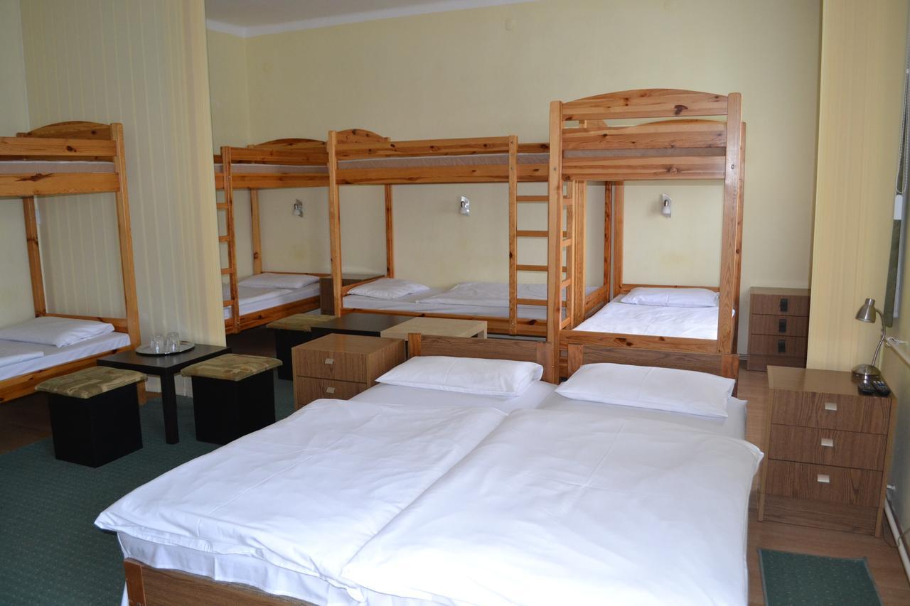 Lokomotiv Motel Eger Exteriör bild
