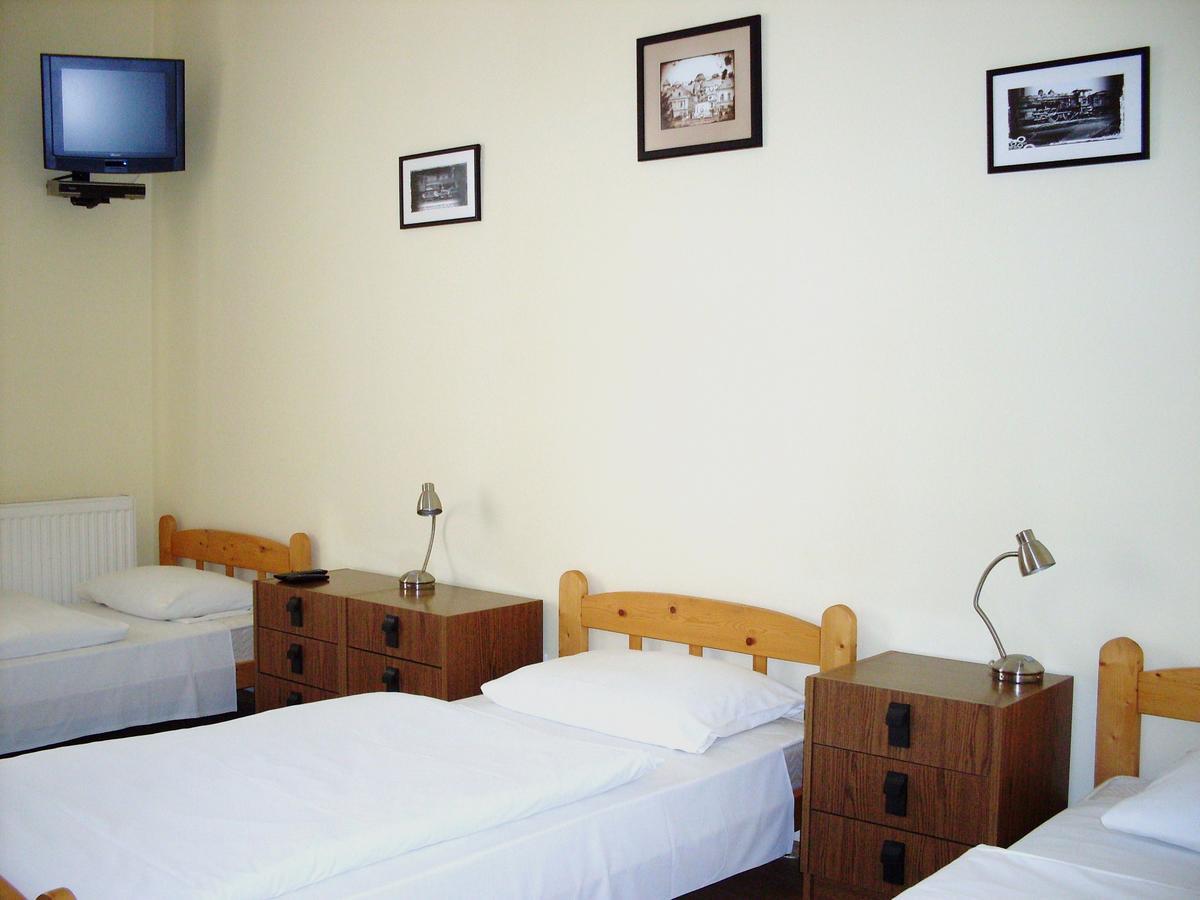 Lokomotiv Motel Eger Exteriör bild