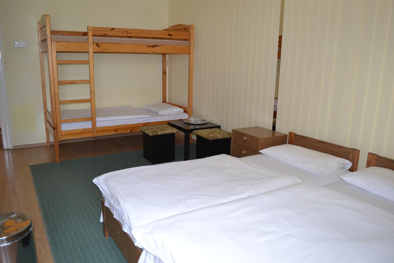 Lokomotiv Motel Eger Exteriör bild