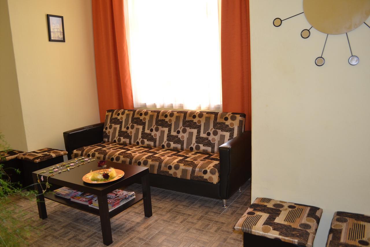 Lokomotiv Motel Eger Exteriör bild
