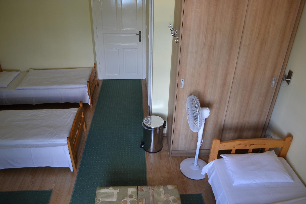 Lokomotiv Motel Eger Exteriör bild